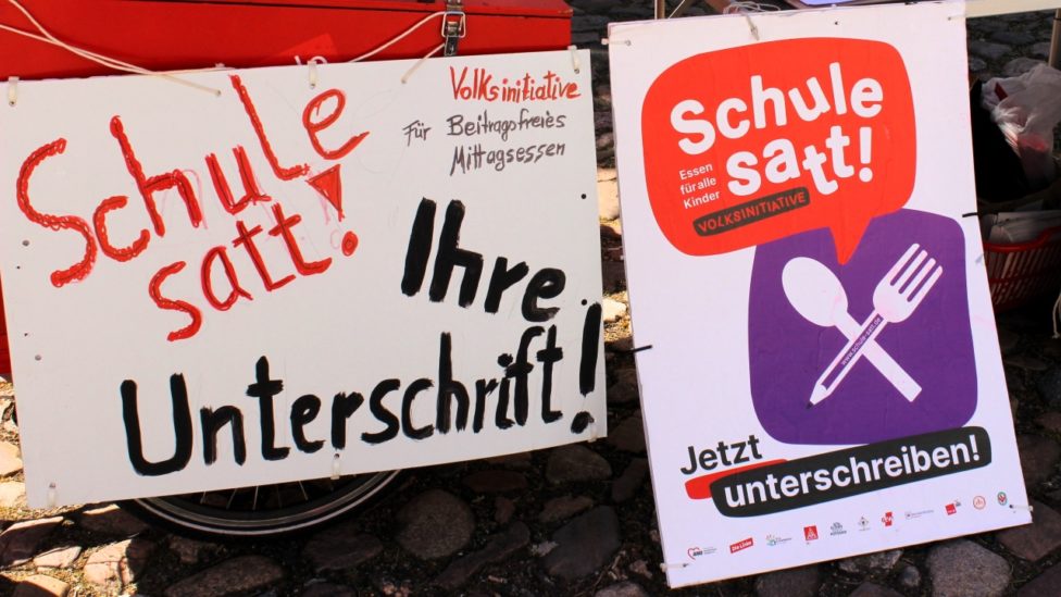 Plakate zur Volksinitiative "Schule satt!"