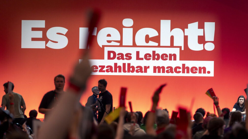Blick zur Bühne auf dem Potsdamer Parteitag
