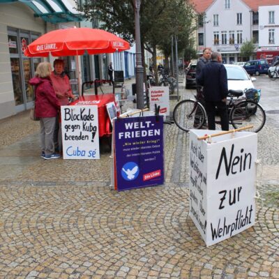 24.09.2026, Infostand der Spremberger Linken auf dem Marktplatz Spremberg aus Anlass des Weltfriedenstag am 21. September