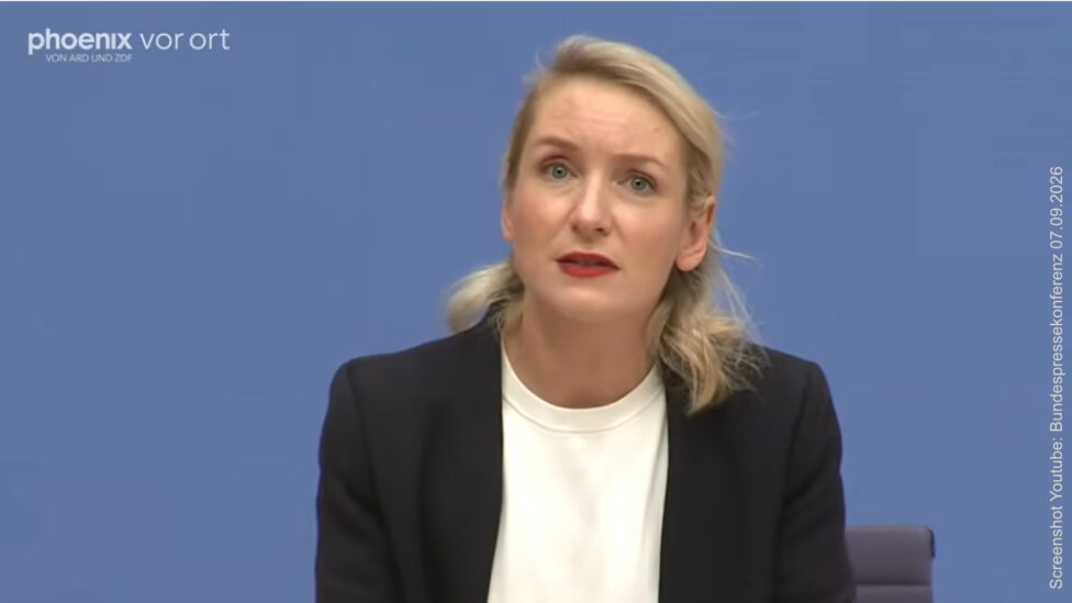 Ines Schwerdtner - Parteivorsitzende Die Linke auf der Pressekonferenz