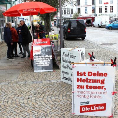 Für 2027, letzter planmäßiger Infostand der Spremberger Linken am Marktplatz Spremberg. Thema Frieden